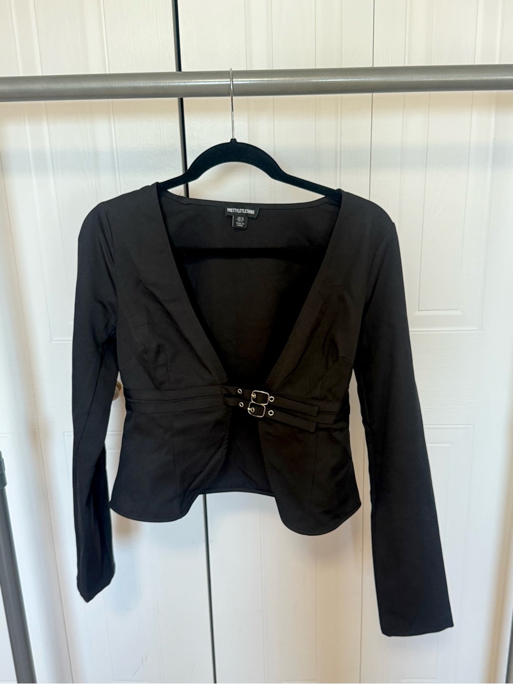 PrettyLittleThing Black Buckle-Front Fitted Blazer
